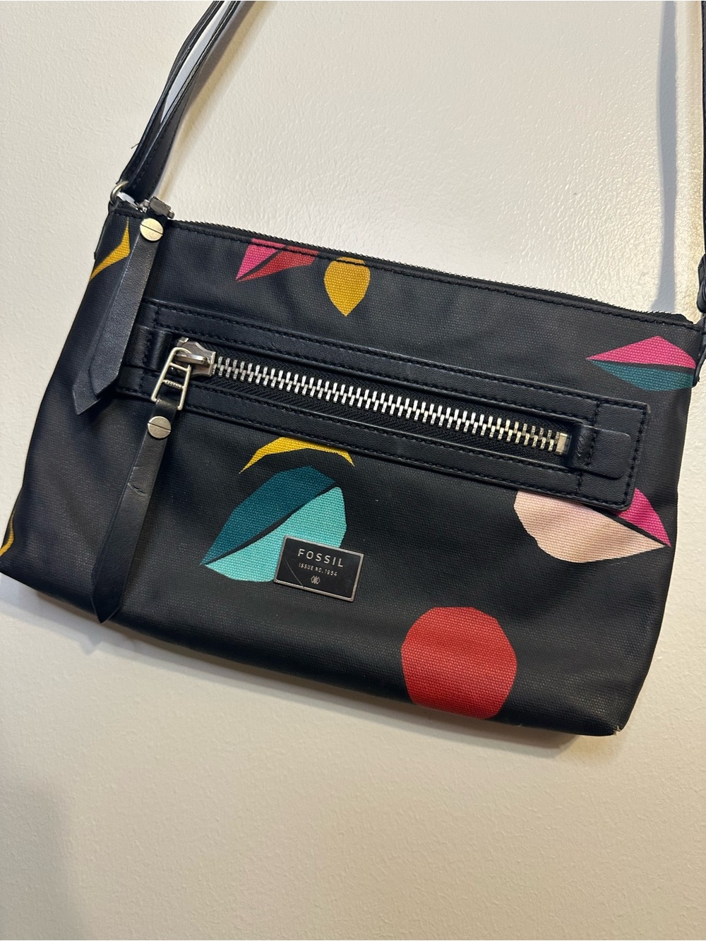 Fossil Issue No. 1954 Abstract Leaf Print Crossbody